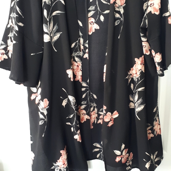 Long XL floral cardigan in light fabric that fits well and in New condition - Picture 3 of 7